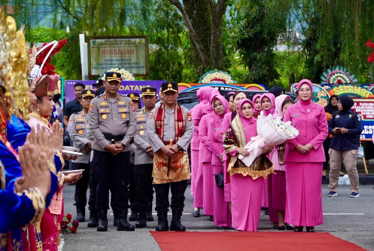 Suasana penyambutan Kapolda Sumbar ke Kota Padang Panjang.